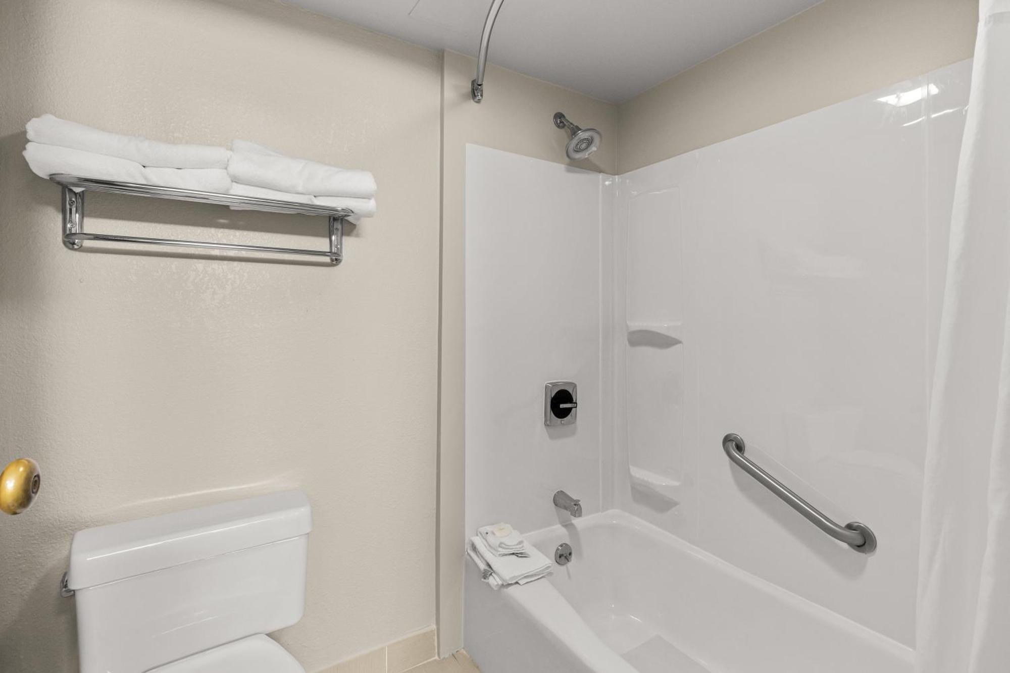 Suburban Studios アルトゥーナ エクステリア 写真